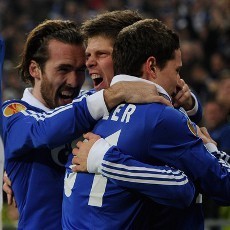 Schalke ke 16 Besar Lewat Extra Time