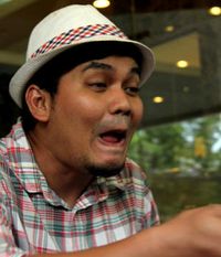 Muka Aneh Indra Bekti