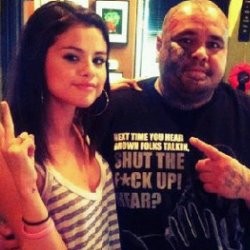 Selena Gomez Bikin Tato Pertama