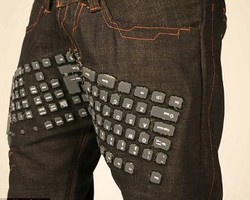 Wow, Ada Jeans yang Dilengkapi Keyboard & Mouse untuk Ngetik