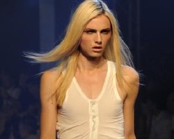 Model Transgender, Andrej Pejic Jadi Bintang Iklan Parfum Pria 