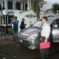 Sampaikan Panggilan Ketiga, KPK Geruduk Rumah Ali Mudhori