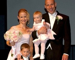 Ingin Langgeng, Pasangan Ini Menikah Ulang 15 Kali