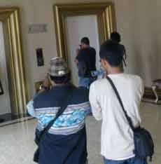 2 Jam Terjebak di Lift, Belasan Pengunjung Empire Berhasil Dievakuasi