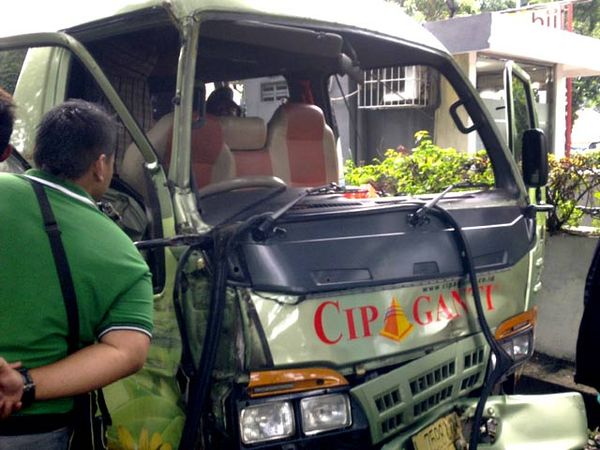 Cipaganti Senggol Motor, 2 Orang Luka
