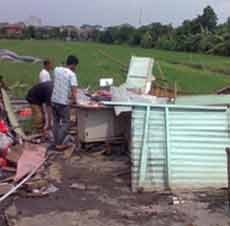Hujan Disertai Angin Kencang, Rumah dan Warung di Sukodono Rusak