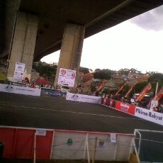 Pembuatan Lapangan Street Soccer di Bawah Pasupati Dibantu Warga