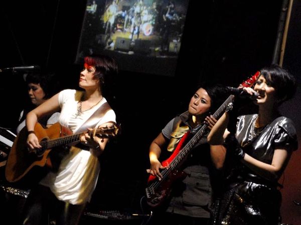 Rayakan Ultah ke-12, She Gelar Konser