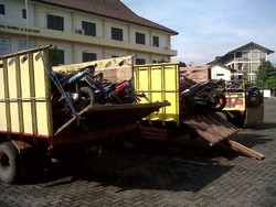 Maling Dibekuk, Polisi Angkut Barang Bukti 25 Motor dengan 3 Truk