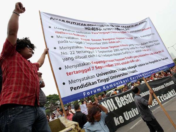 Ratusan Karyawan Tolak Eksekusi Univ. Trisakti
