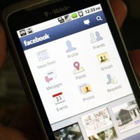 Facebook Mata-matai Ponsel Pengguna?