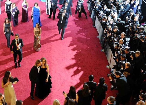 Meriahnya Suasana Red Carpet Oscar 2012