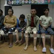 Puluhan Tuna Daksa Diberi Kaki Palsu Gratis