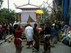 3 Jenazah Sekeluarga Korban Pembunuhan di Bali Dikubur Berdampingan