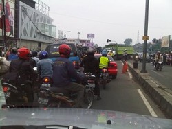 Truk Tronton Kecelakaan di Jl Padjadjaran Bogor, Lalin Macet Parah