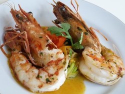 Resep Udang: Grilled King Prawn, Carrot and Ginger Emulsion