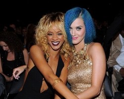 Rihanna Ingin Jadi Mak Comblang untuk Katy Perry