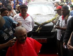 Tiba di Solo, Wakil Walikota Surakarta Langsung Digunduli