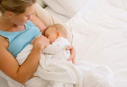 7 Manfaat Menyusui Bayi bagi Kesehatan Ibu