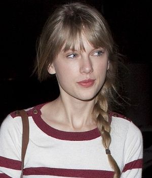 Taylor Swift Cantik Tanpa Make Up