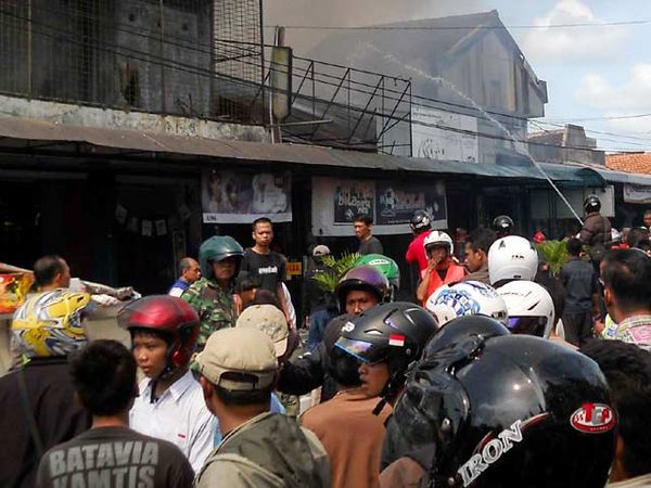 Toko Kembang Api di Yogya Terbakar