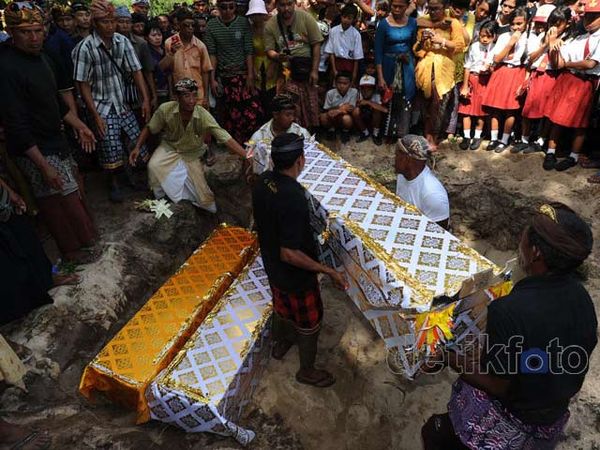 Korban Pembunuhan Keji di Bali Dimakamkan