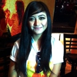 Tantangan Nadia Vega Jadi Penulis Novel yang Terancam Buta