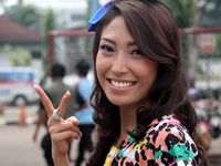 Ihh..Centilnya Ayu Dewi