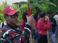 Bambu Runcing & Bom Molotov Lawan Penggusuran