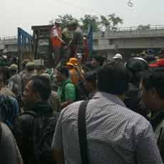 Lima Rumah di Jalur Arteri Porong Dieksekusi Paksa