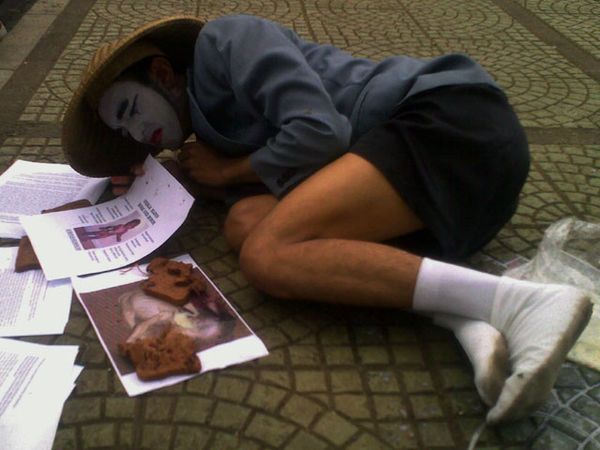 Pantomim Sindir Bermacam Kasus Gizi