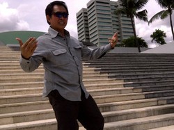 Nongol di PN Tipikor, Pong Hardjatmo Ingin Lihat Akting Angie