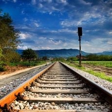 Berbaring di Rel, Murid SD Tewas Dilindas Kereta