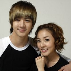 Sandara Park Puji Perut Six Pack Thunder