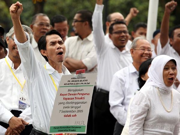 Univ. Trisakti Siap Melawan Eksekutor Pengadilan Univ. Trisakti Siap Melawan Eksekutor Pengadilan