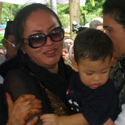 Hotman Paris Simpan Rahasia Besar Angelina Sondakh
