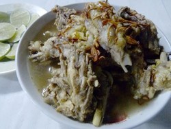 Terjebak Kelezatan Soto Ranjau Legendaris Haji Choirul