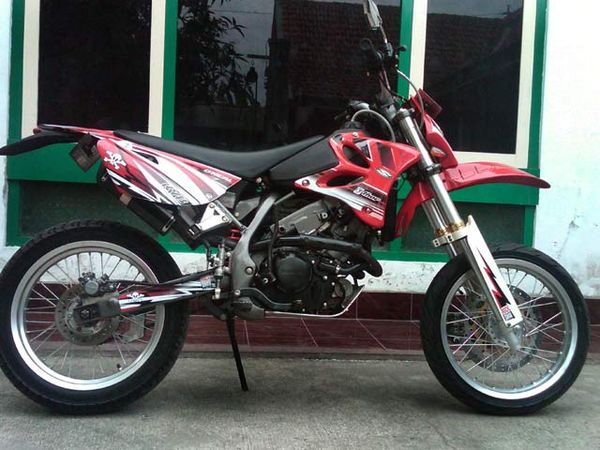 Honda CS-1 Ganti Kelamin Jadi Supermoto