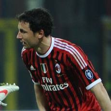 Van Bommel Bisa Lanjut di Milan Musim Depan
