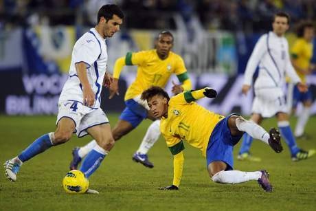 Gol Bunuh Diri Bantu Brasil Atasi Bosnia