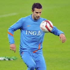Cedera Ringan, Van Persie Diragukan Tampil Lawan Inggris