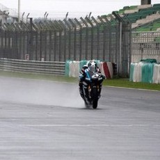 Spies Nikmati Debut 1.000cc di Kondisi Basah