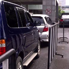  Parkir di Kompleks DPR Semrawut