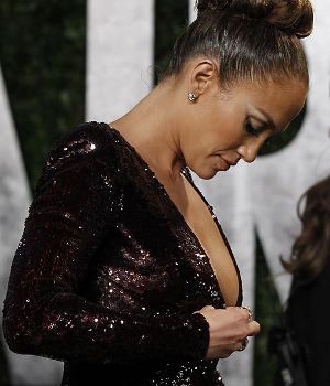 Payudaraku Ngintip Nggak Ya?