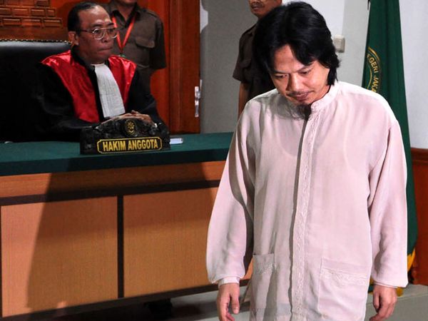 Vonis Pepi Bom Buku Ditunda