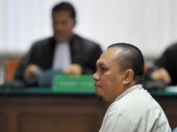 Gayus Divonis 6 Tahun Penjara