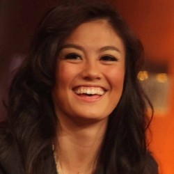 Agnes Monica Senang Menang di Shorty Awards 2012