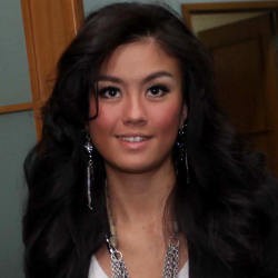 Kenapa Agnes Monica Selalu Rahasiakan Kisah Cintanya?
