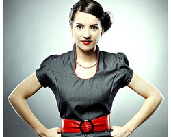 Trik Berbusana Supaya Tubuh Mungil Tampak Lebih Tinggi