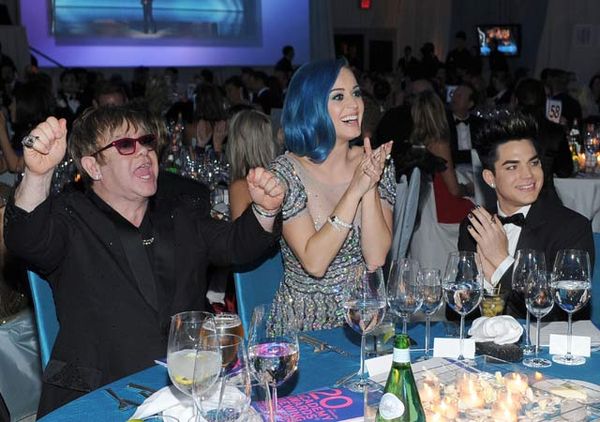 Mengintip Kemeriahan Pesta Elton John 